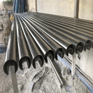 Stainless Steel Pipe Supplier In India - Round slotted 24x24